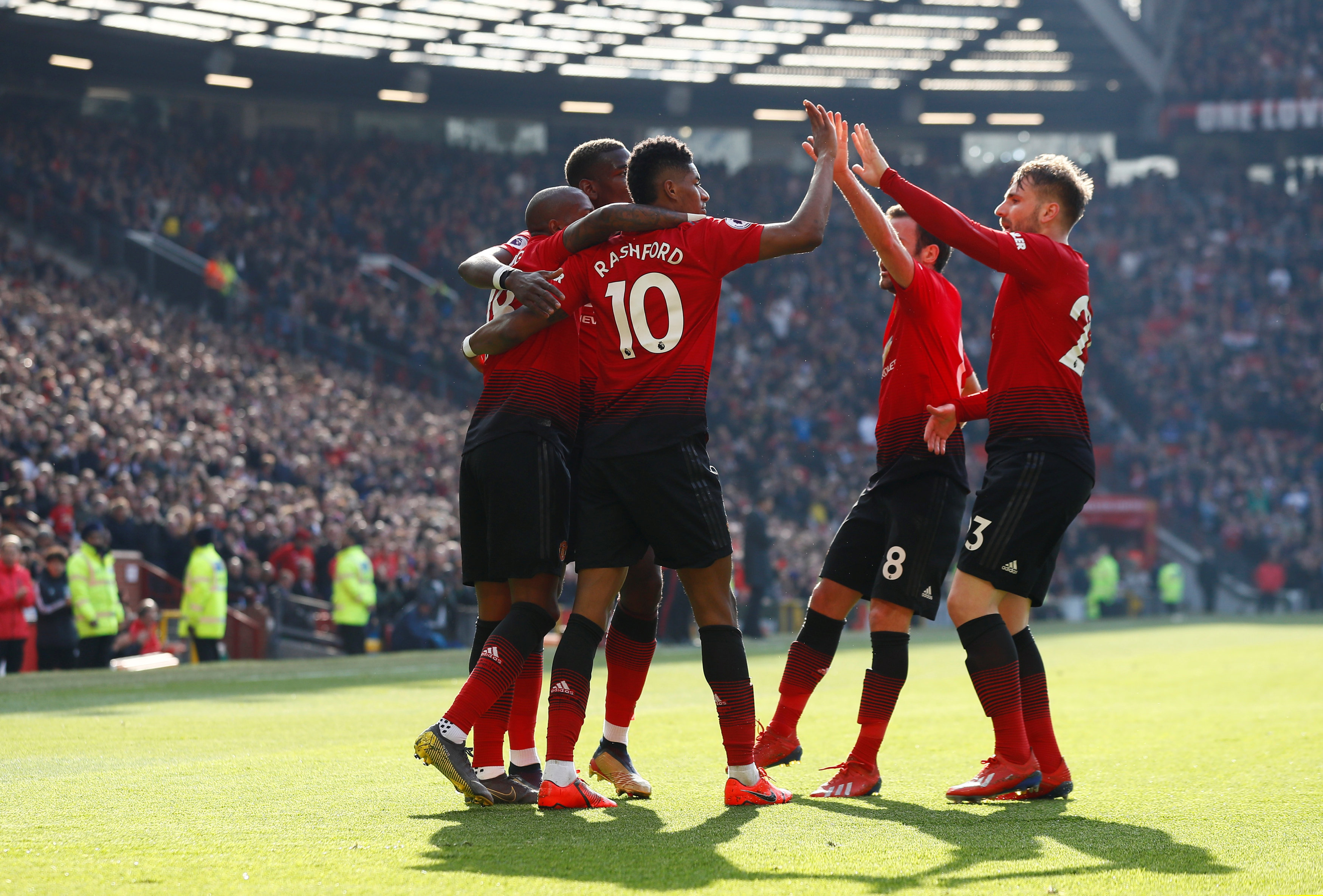 出低杆表现 出低杆表现